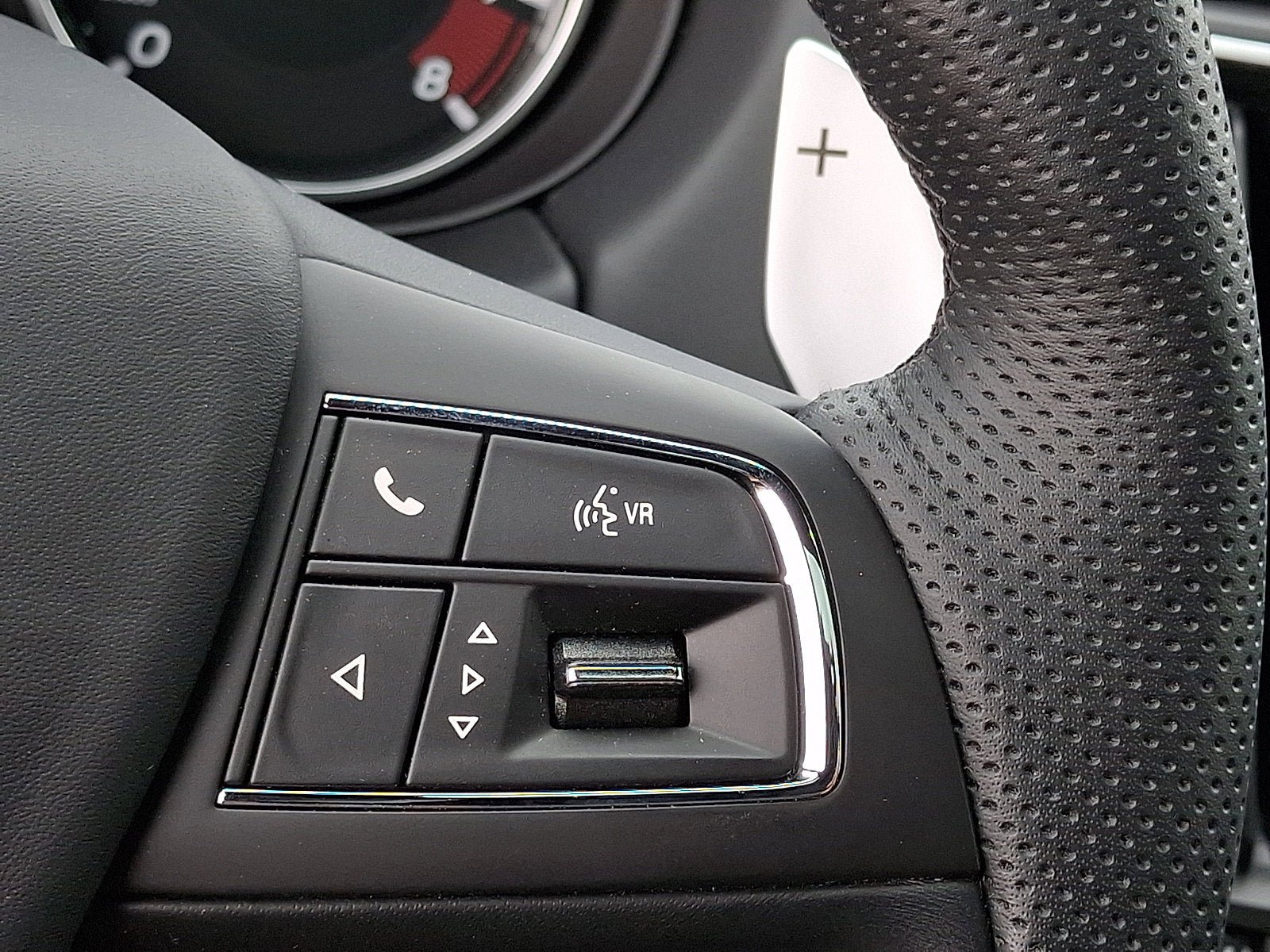 Used 2024 Maserati Levante Trofeo AWD/4WD image 25