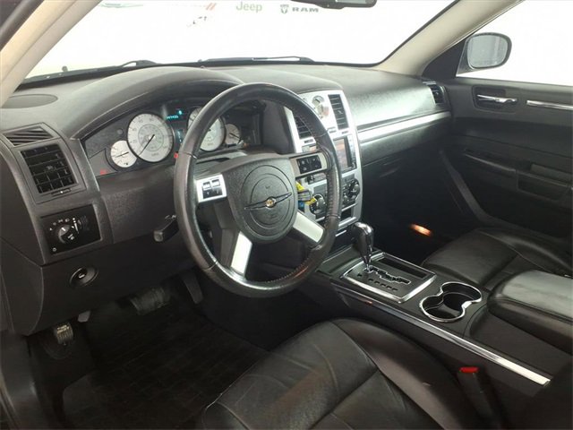 Used 2010 Chrysler 300 Touring image 8