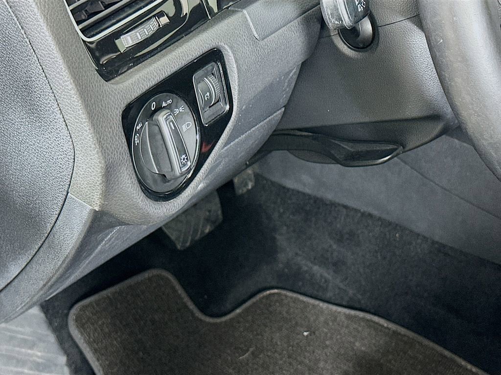 Used 2018 Volkswagen Golf SEL image 10