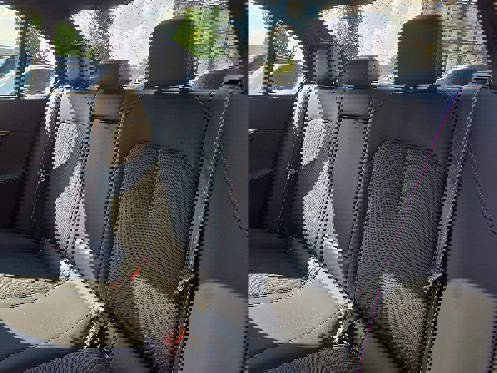 Used 2025 BMW M5 w/ Executive Package image 11