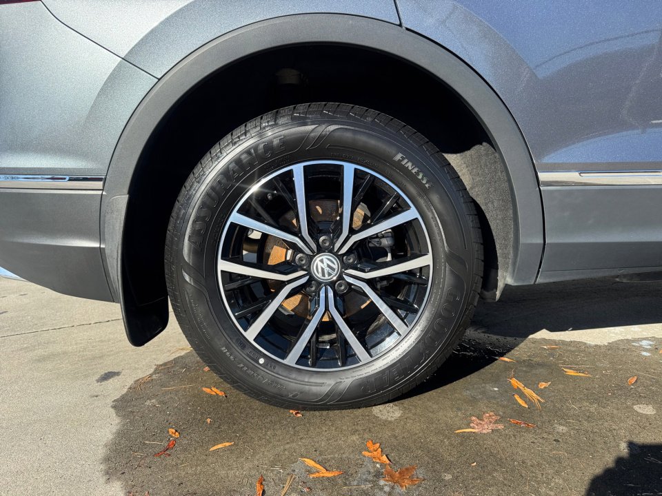 Used 2021 Volkswagen Tiguan SE image 27