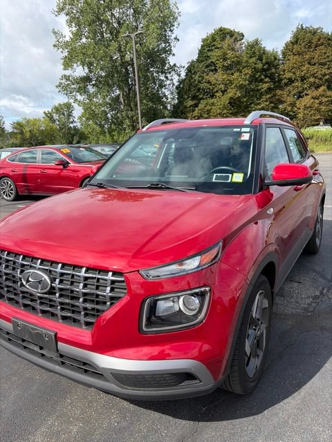 Used 2023 Hyundai Venue SEL FWD image 3