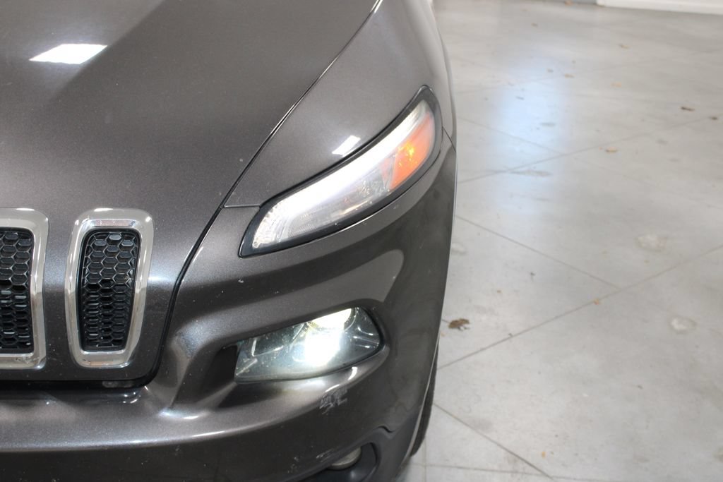 Used 2018 Jeep Cherokee Latitude Plus FWD image 13