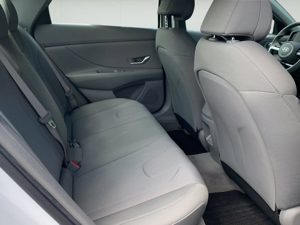 Certified 2026 Hyundai Elantra SE FWD image 37