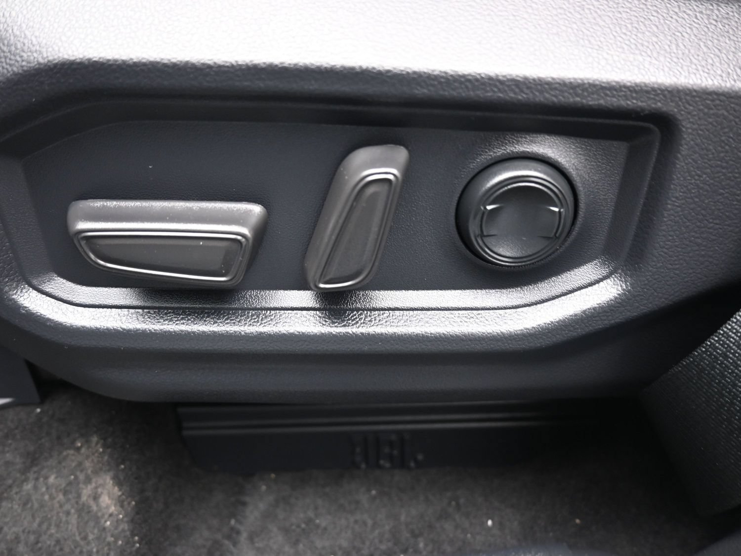 Used 2025 Toyota Tundra Limited AWD/4WD image 31