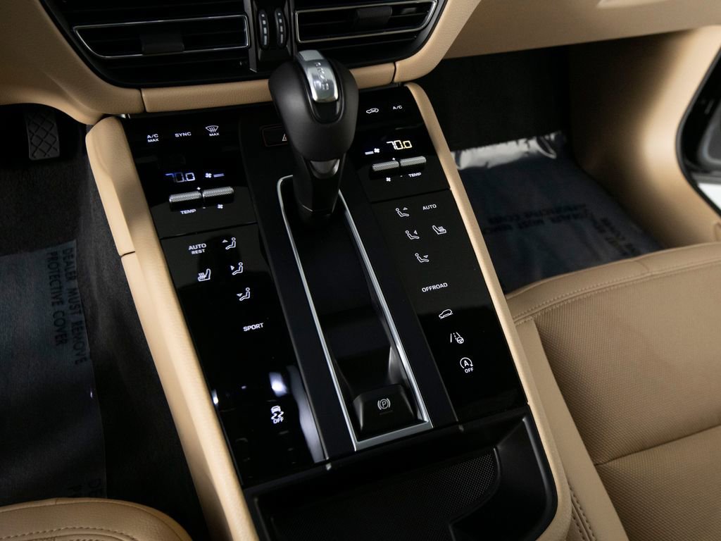 Certified 2025 Porsche Macan image 27