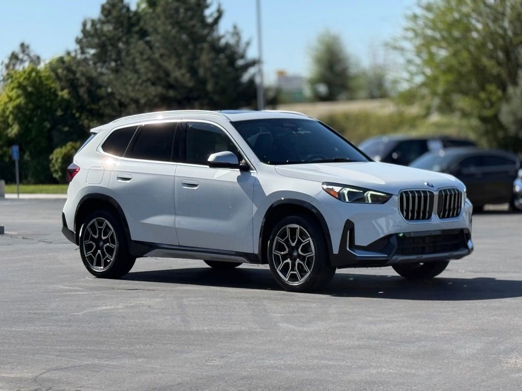 Used 2023 BMW X1 xDrive28i w/ Convenience Package AWD/4WD image 3