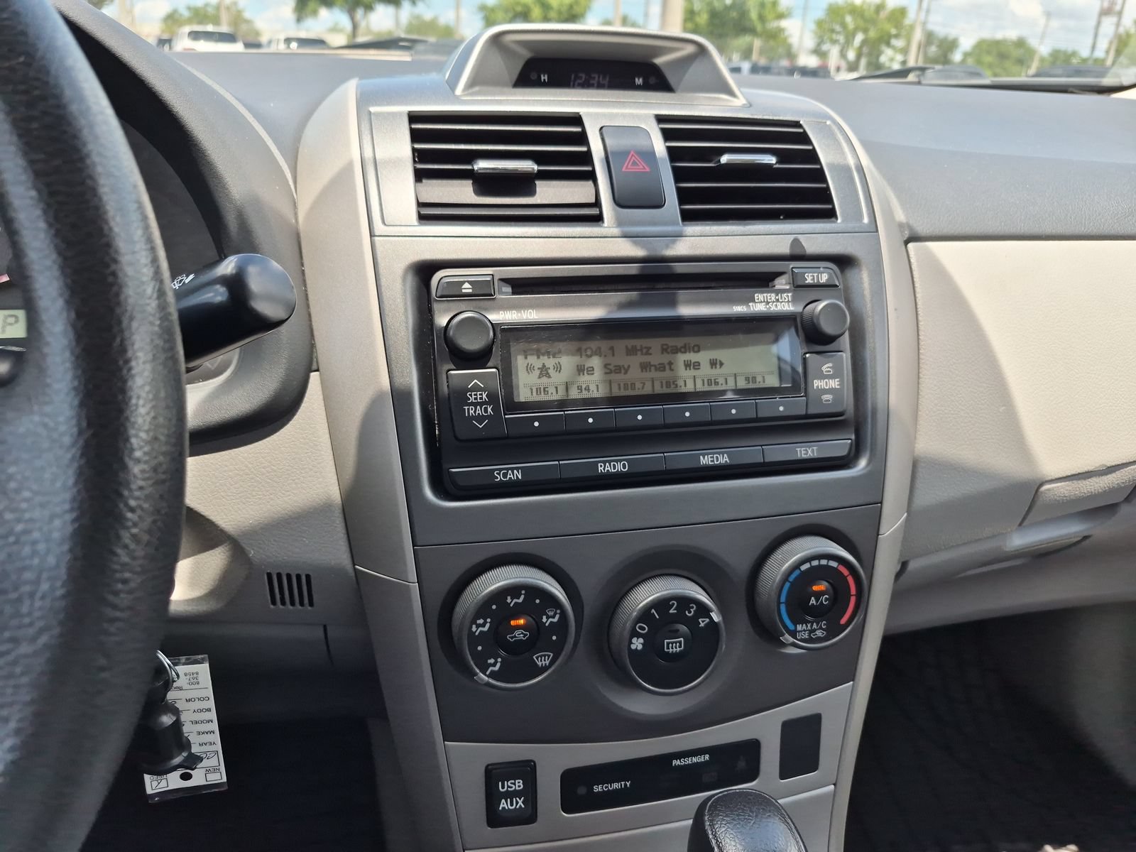 Used 2012 Toyota Corolla LE FWD image 12