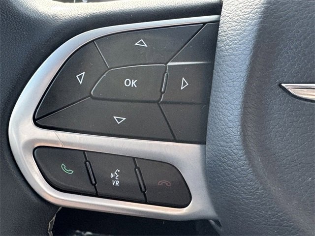 Used 2022 Chrysler Pacifica Touring-L image 18