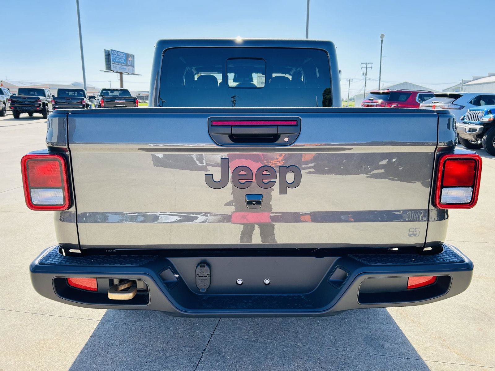 New 2026 Jeep Gladiator Sport AWD/4WD image 36