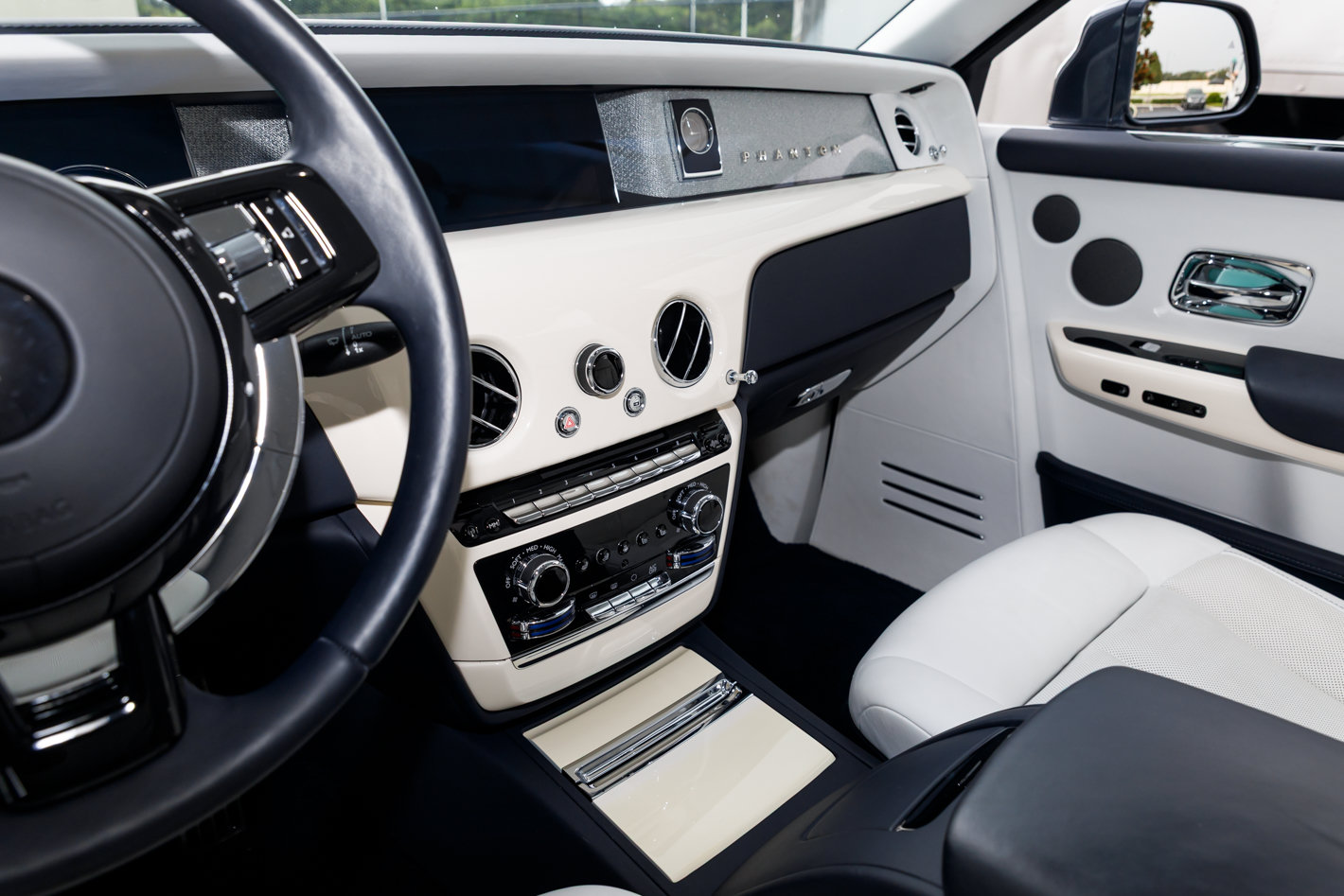 Certified 2020 Rolls-Royce Phantom Sedan RWD image 24