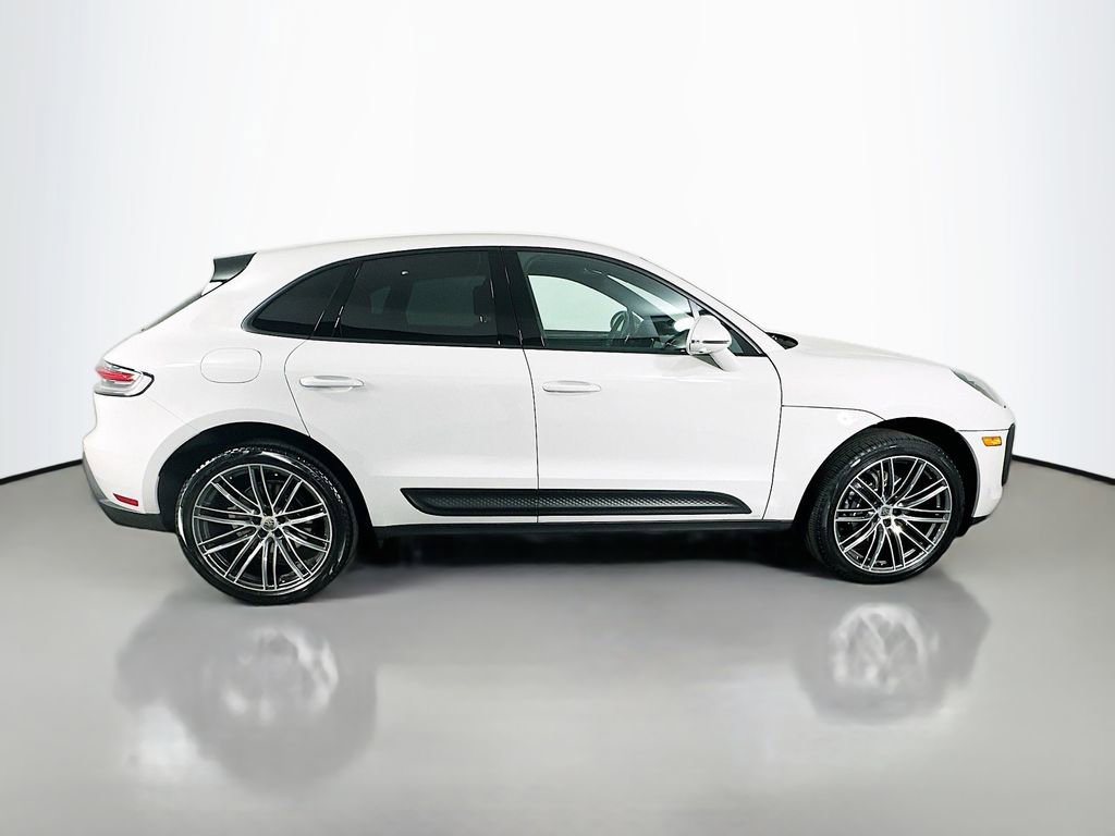 Certified 2025 Porsche Macan image 8
