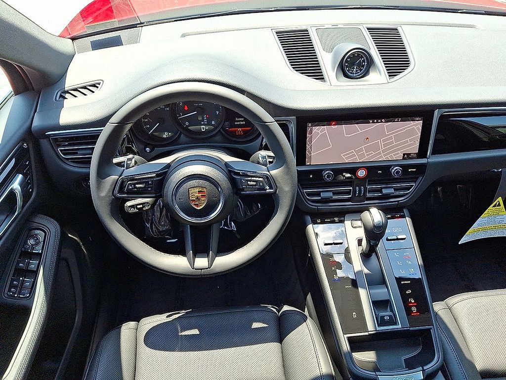 Used 2025 Porsche Macan image 13