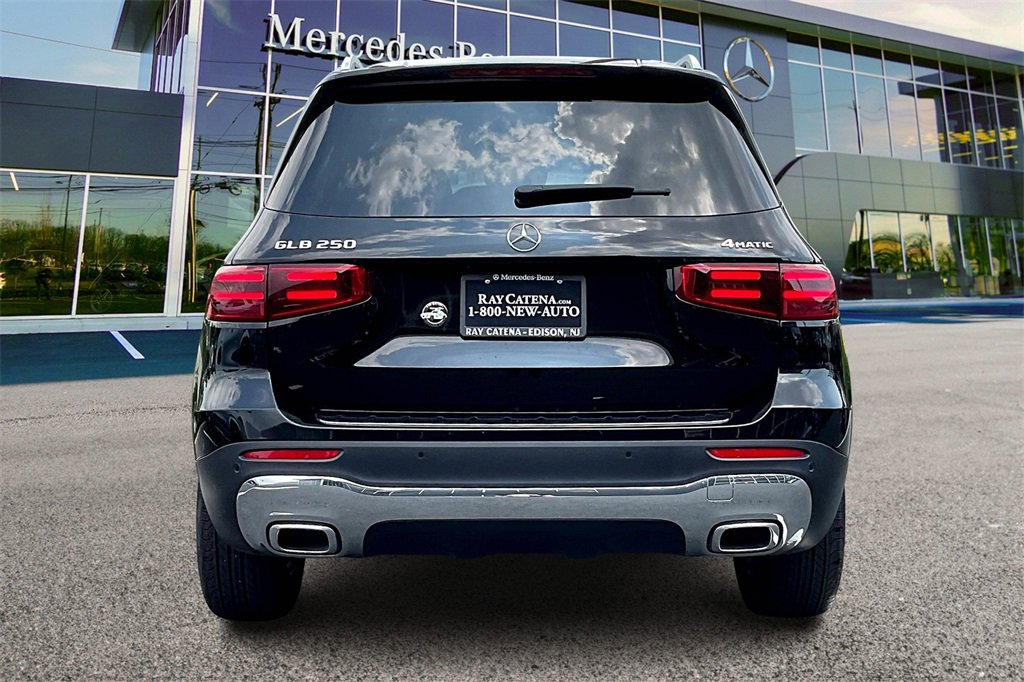 Certified 2024 Mercedes-Benz GLB 250 4MATIC image 4