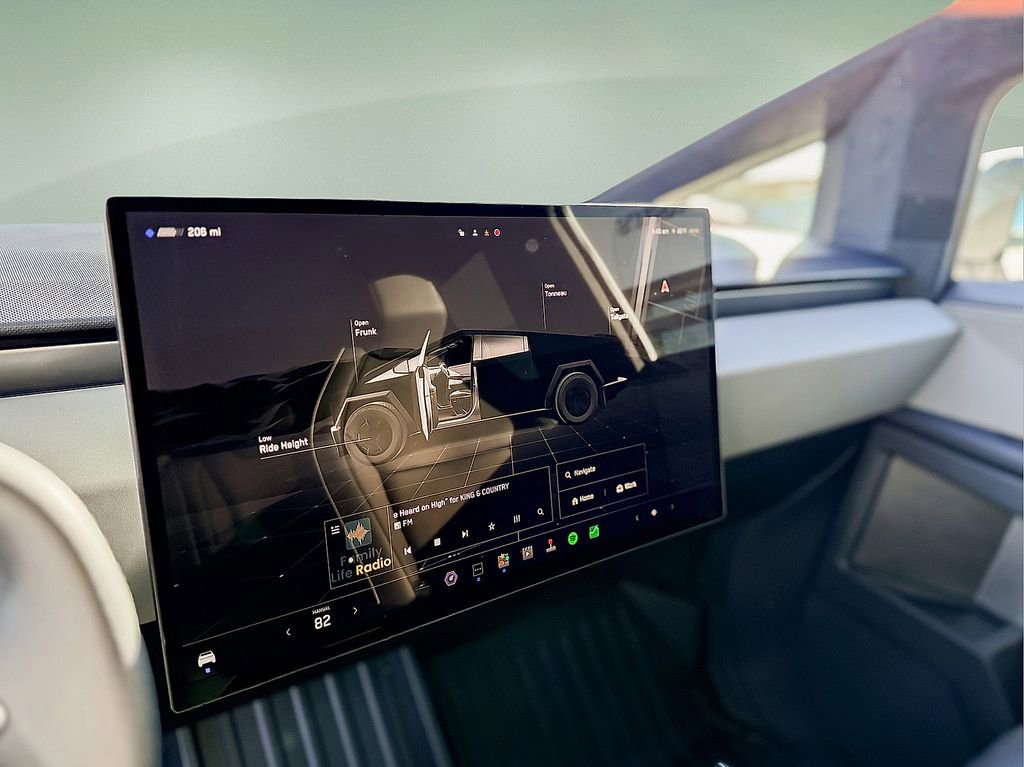 Used 2024 Tesla Cybertruck AWD Crew Cab image 18