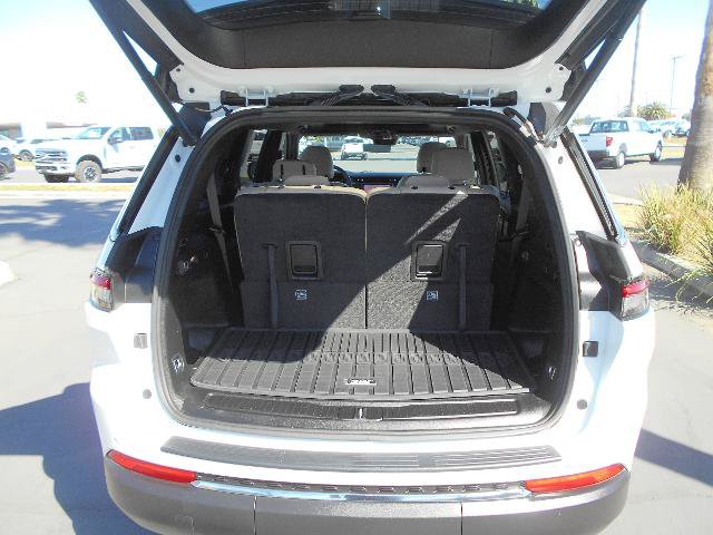Used 2024 Jeep Grand Cherokee L Limited AWD/4WD image 17