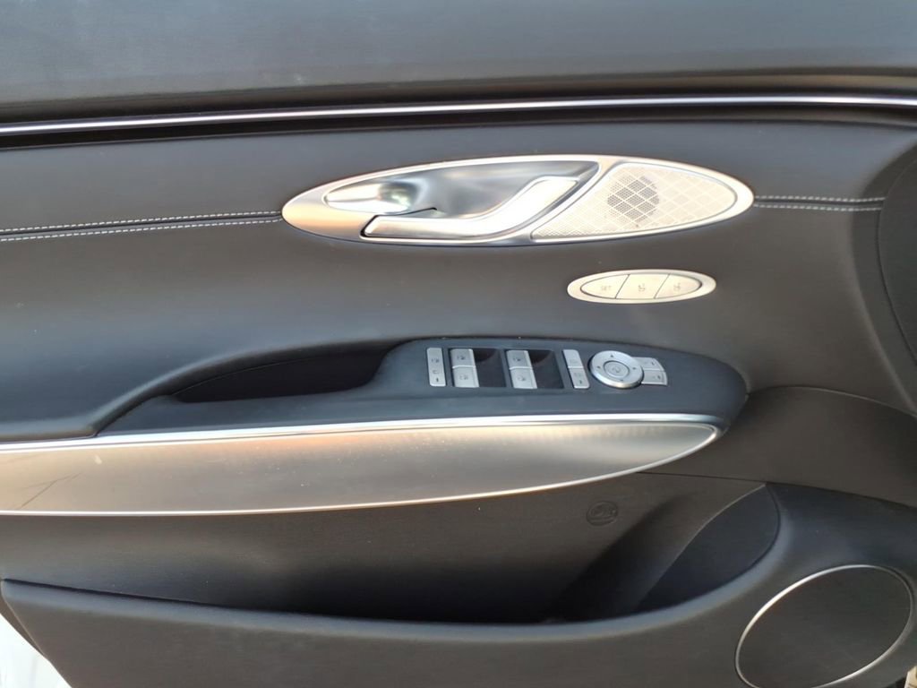 Used 2023 Genesis GV70 2.5T w/ Select Package image 15