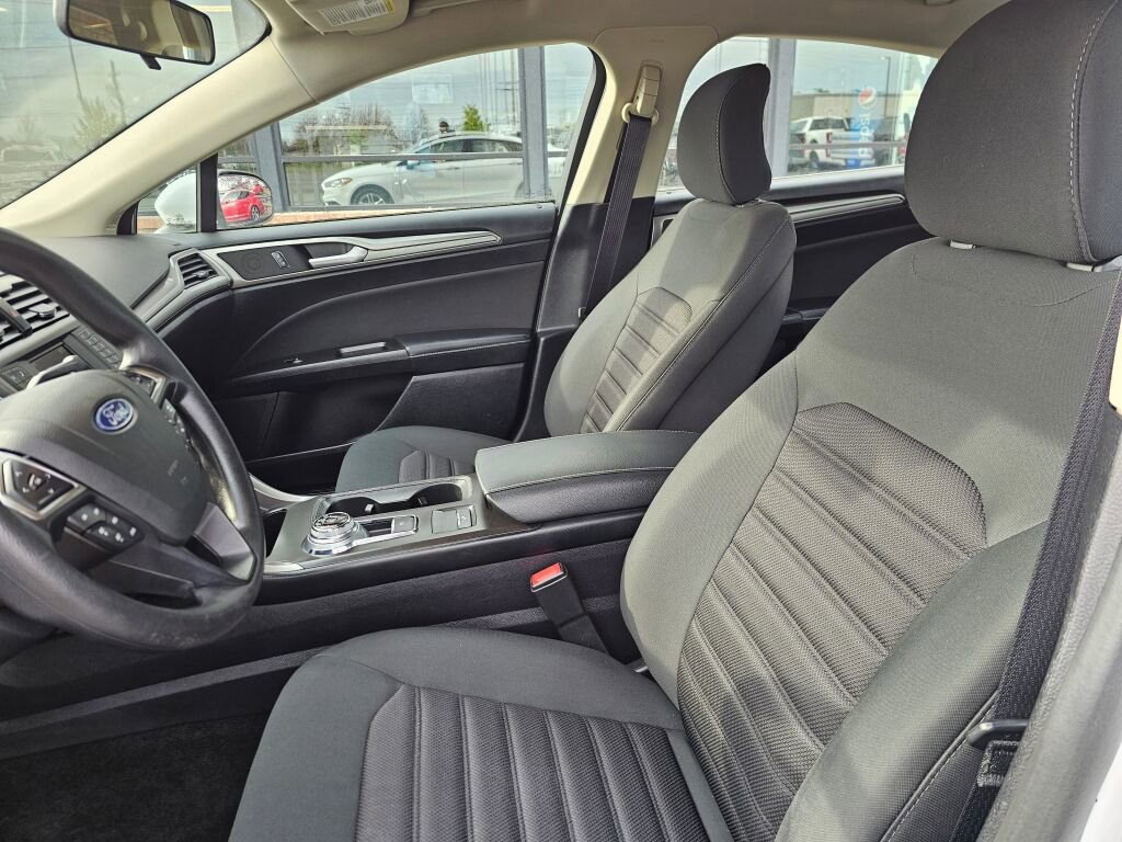 Used 2018 Ford Fusion SE FWD image 17
