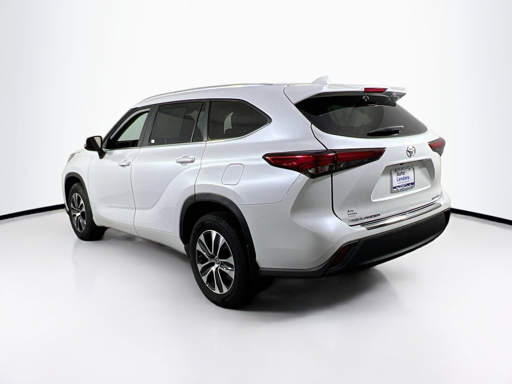 Used 2023 Toyota Highlander XLE image 7