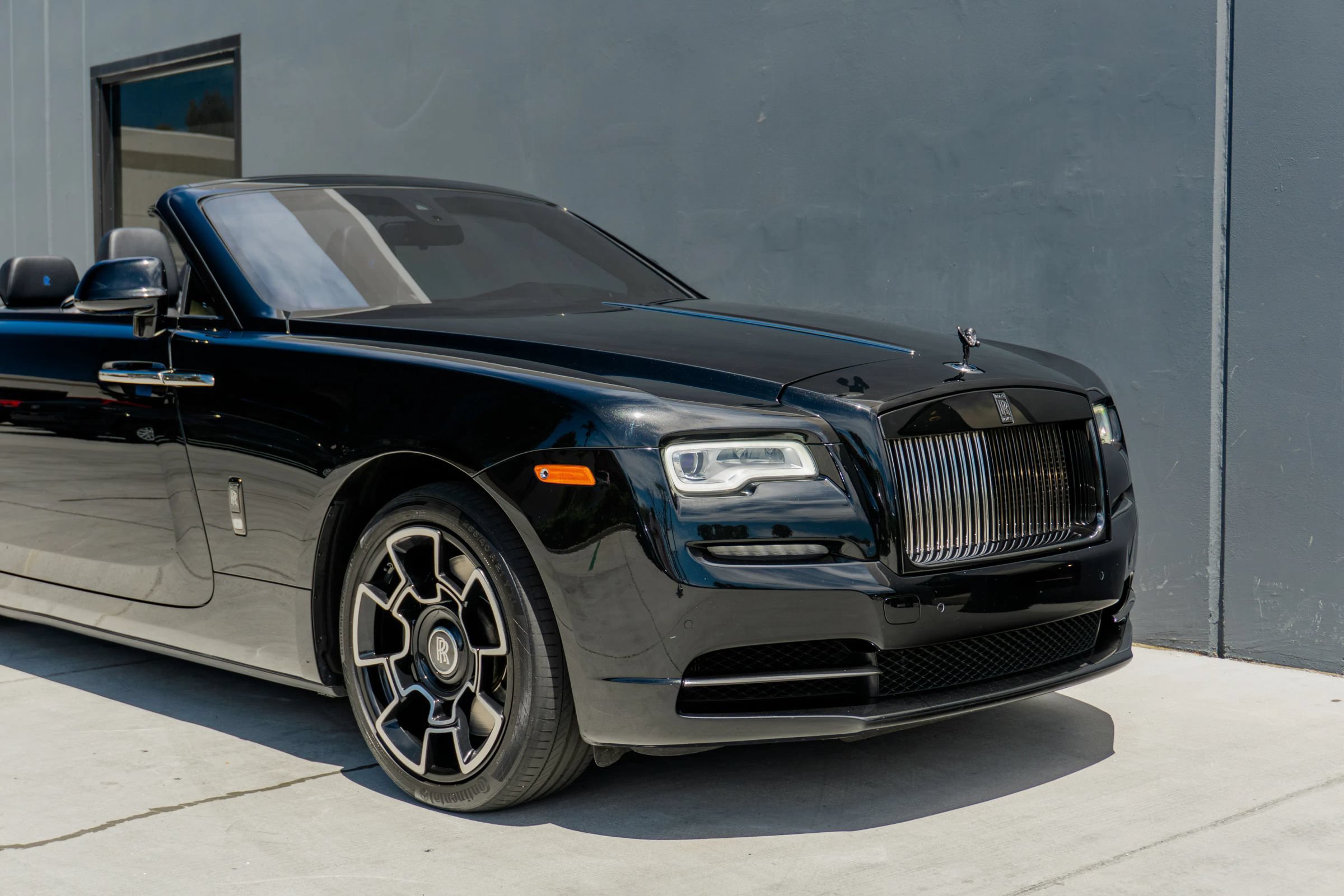 Used 2018 Rolls-Royce Dawn RWD image 39