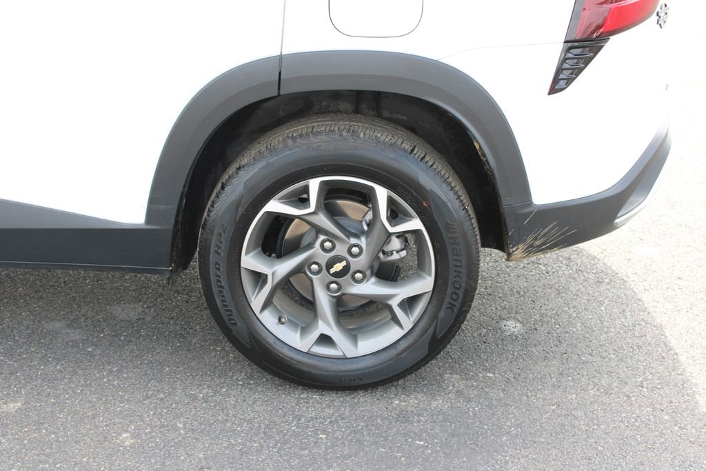 Used 2025 Chevrolet Trax LT w/ LT Convenience Package image 18