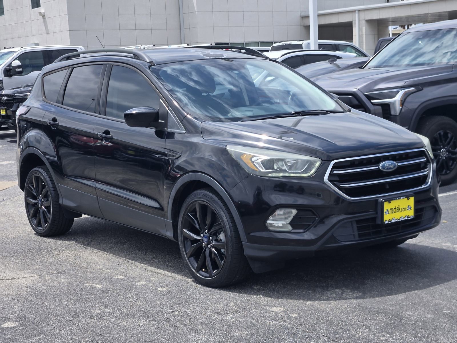 Used 2017 Ford Escape SE w/ Equipment Group 201A FWD image 3