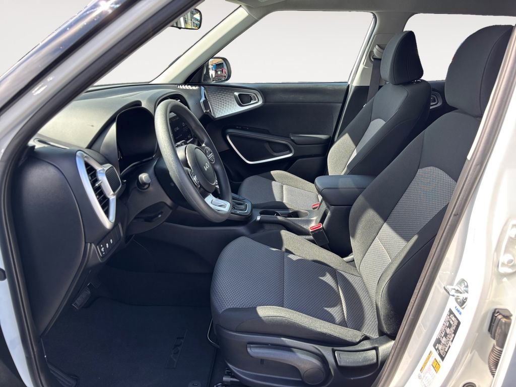 Used 2025 Kia Soul LX FWD image 16