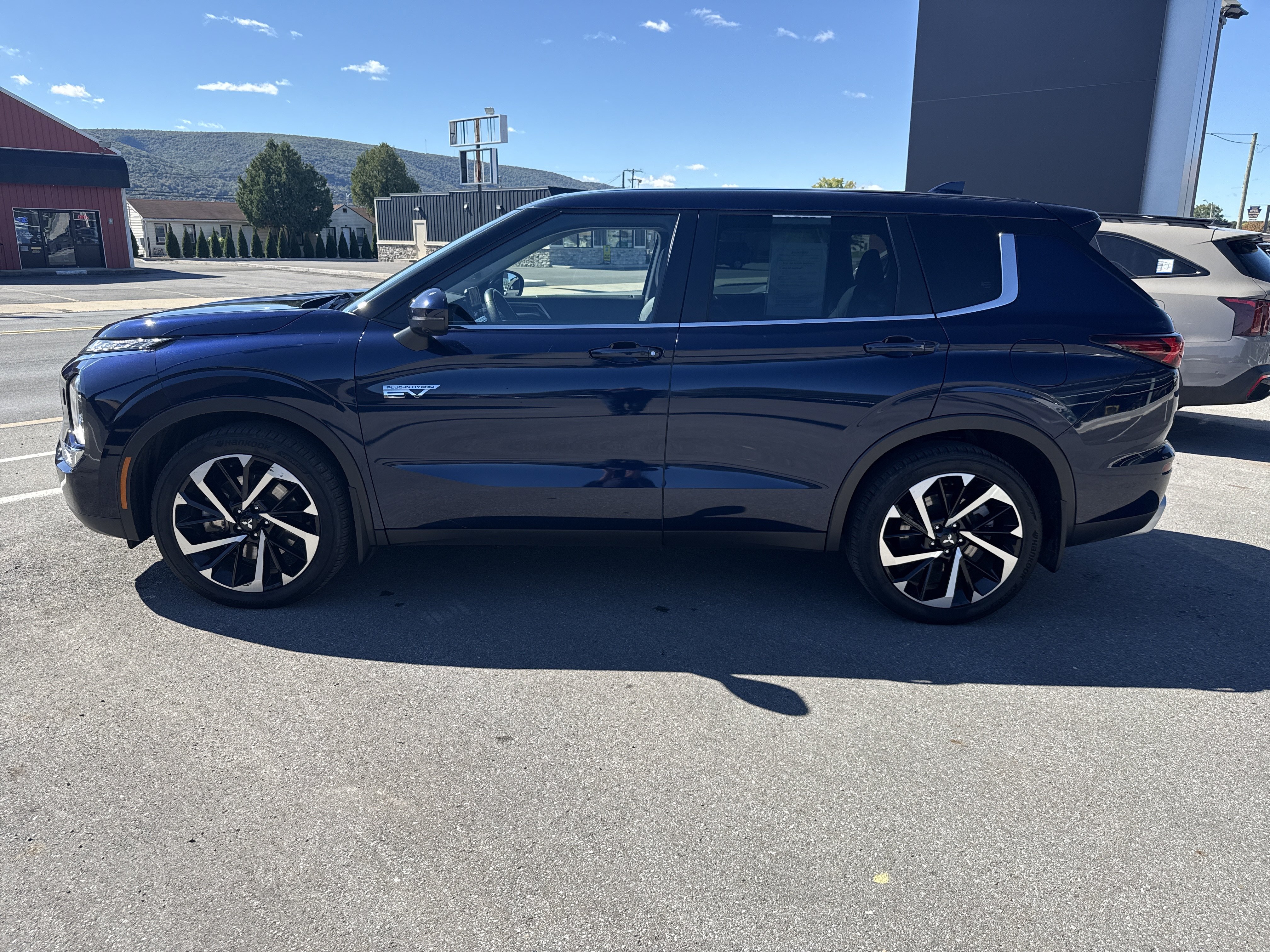 Used 2023 Mitsubishi Outlander SE AWD/4WD image 7