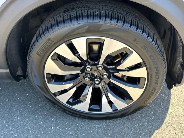 Used 2025 Ford Explorer Platinum w/ LUX Leather Package image 7