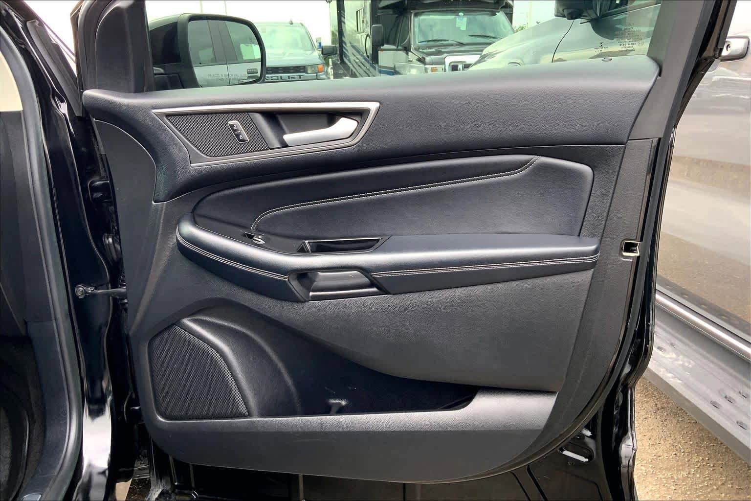 Used 2017 Ford Edge Titanium w/ Equipment Group 302A image 20