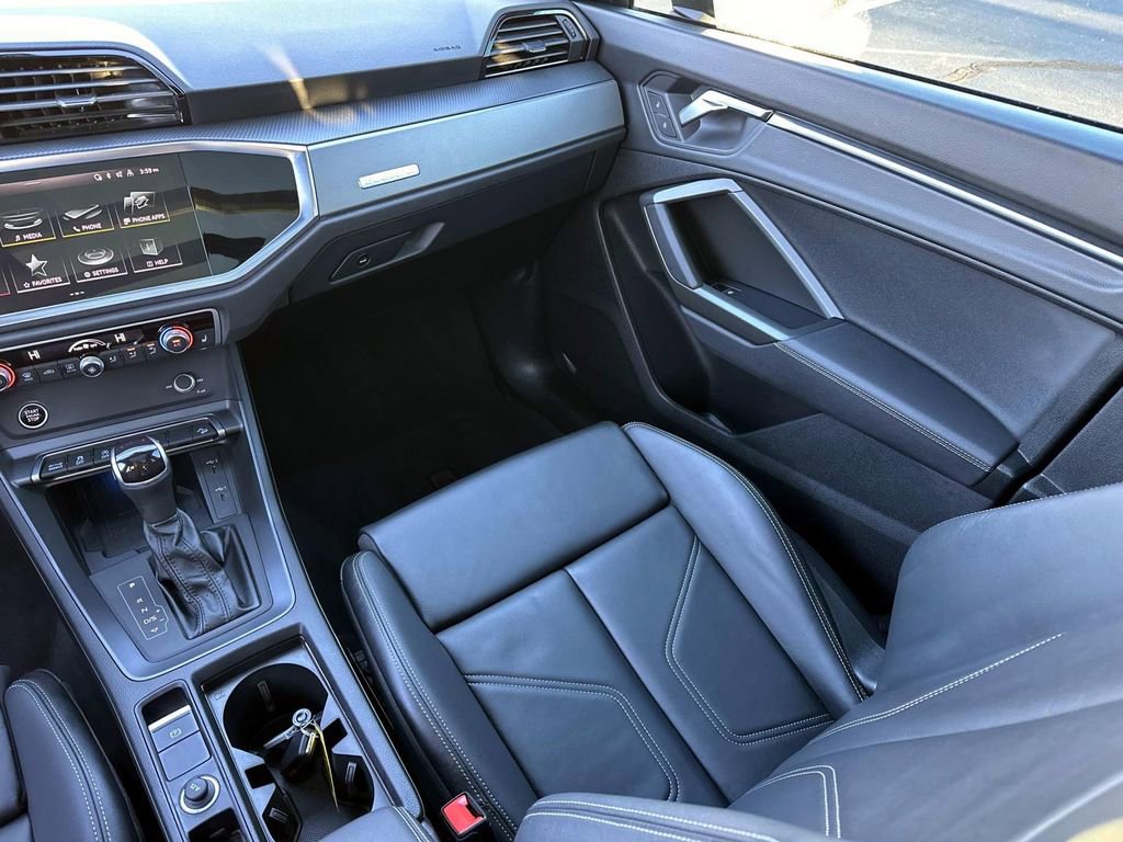 Used 2024 Audi Q3 2.0T Premium Plus w/ Premium Plus Package image 33