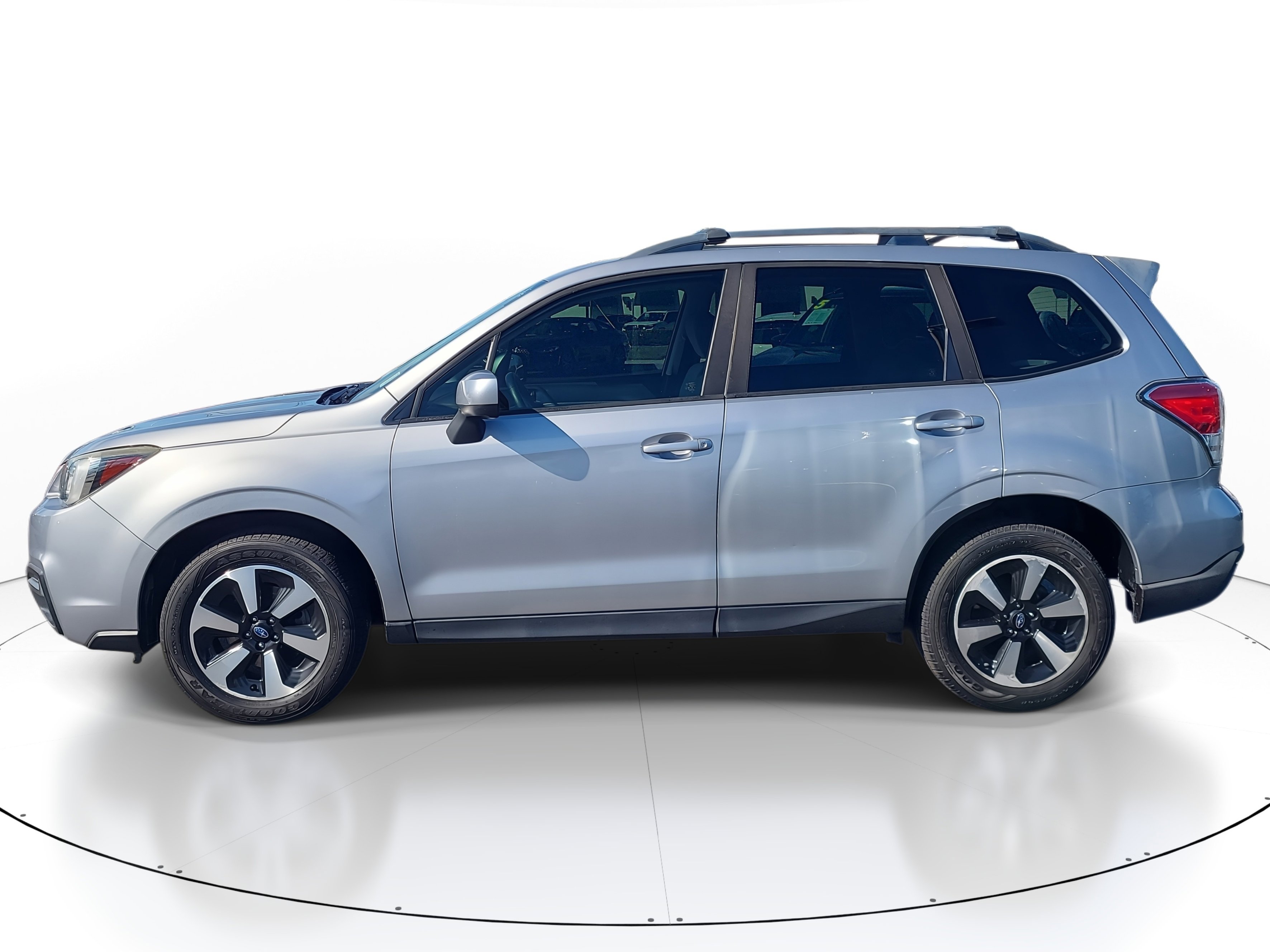 Used 2017 Subaru Forester 2.5i Premium w/ All-Weather Package image 3