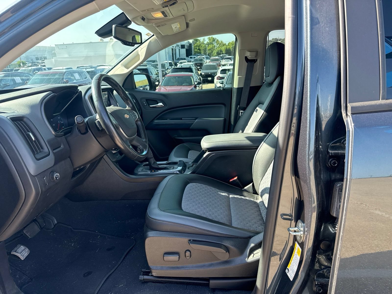 Used 2020 Chevrolet Colorado Z71 RWD image 16