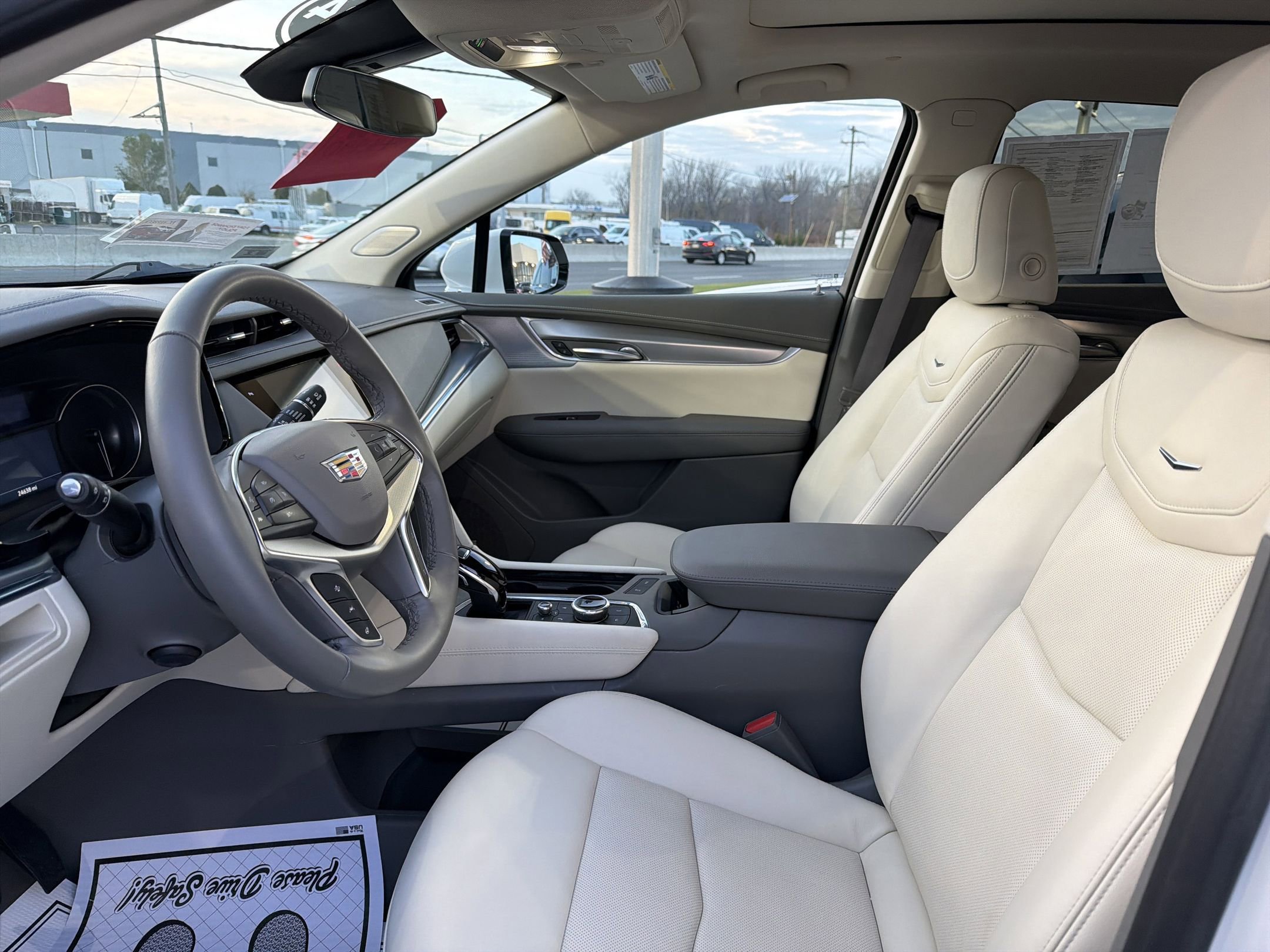 Certified 2024 Cadillac XT5 Premium Luxury w/ LPO, Floor Liner Package image 10
