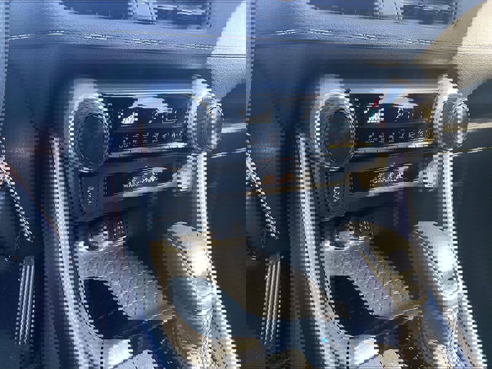 Used 2024 Toyota RAV4 LE image 32