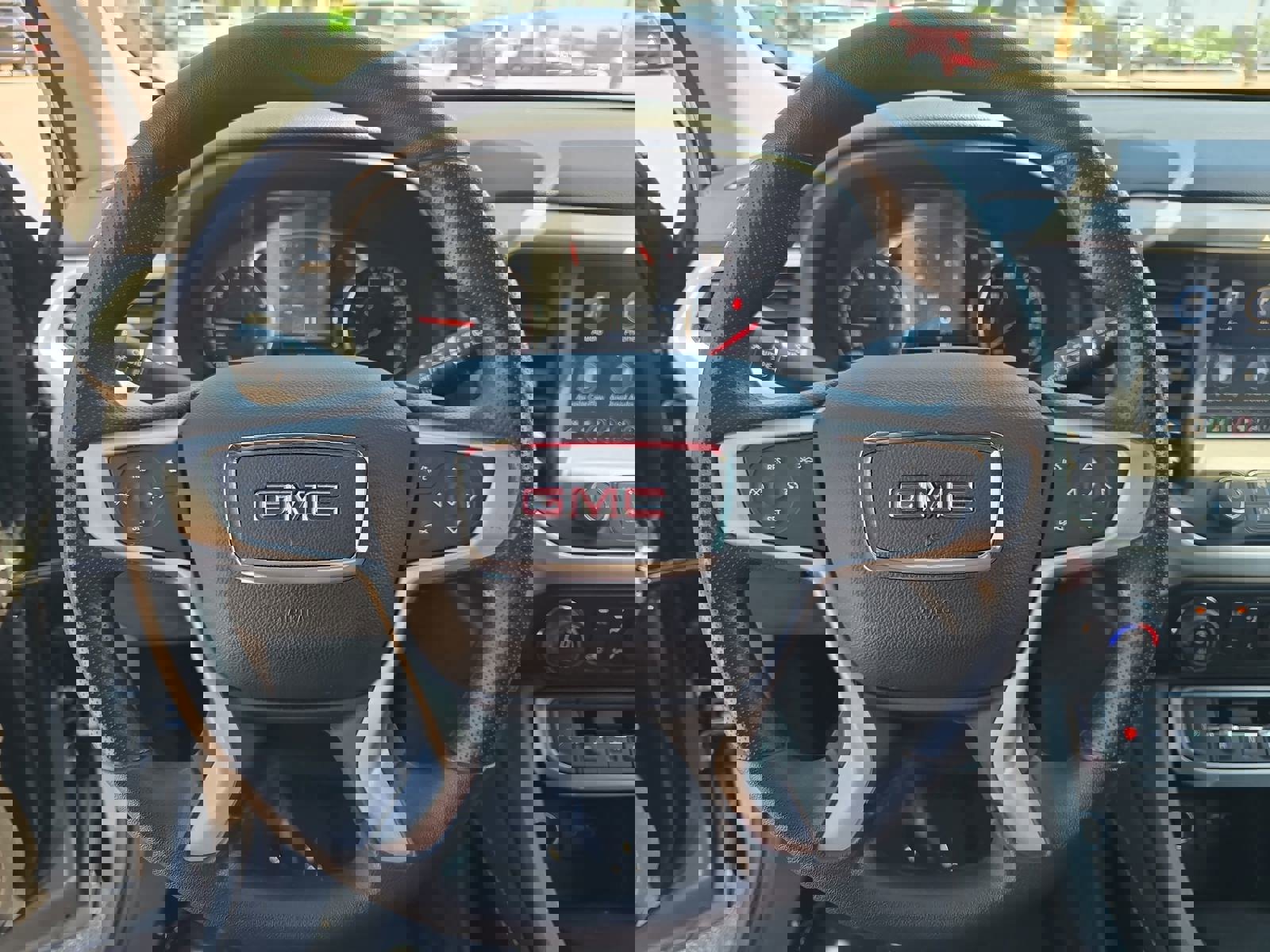 Used 2023 GMC Acadia SLE w/ Driver Convenience Package image 17