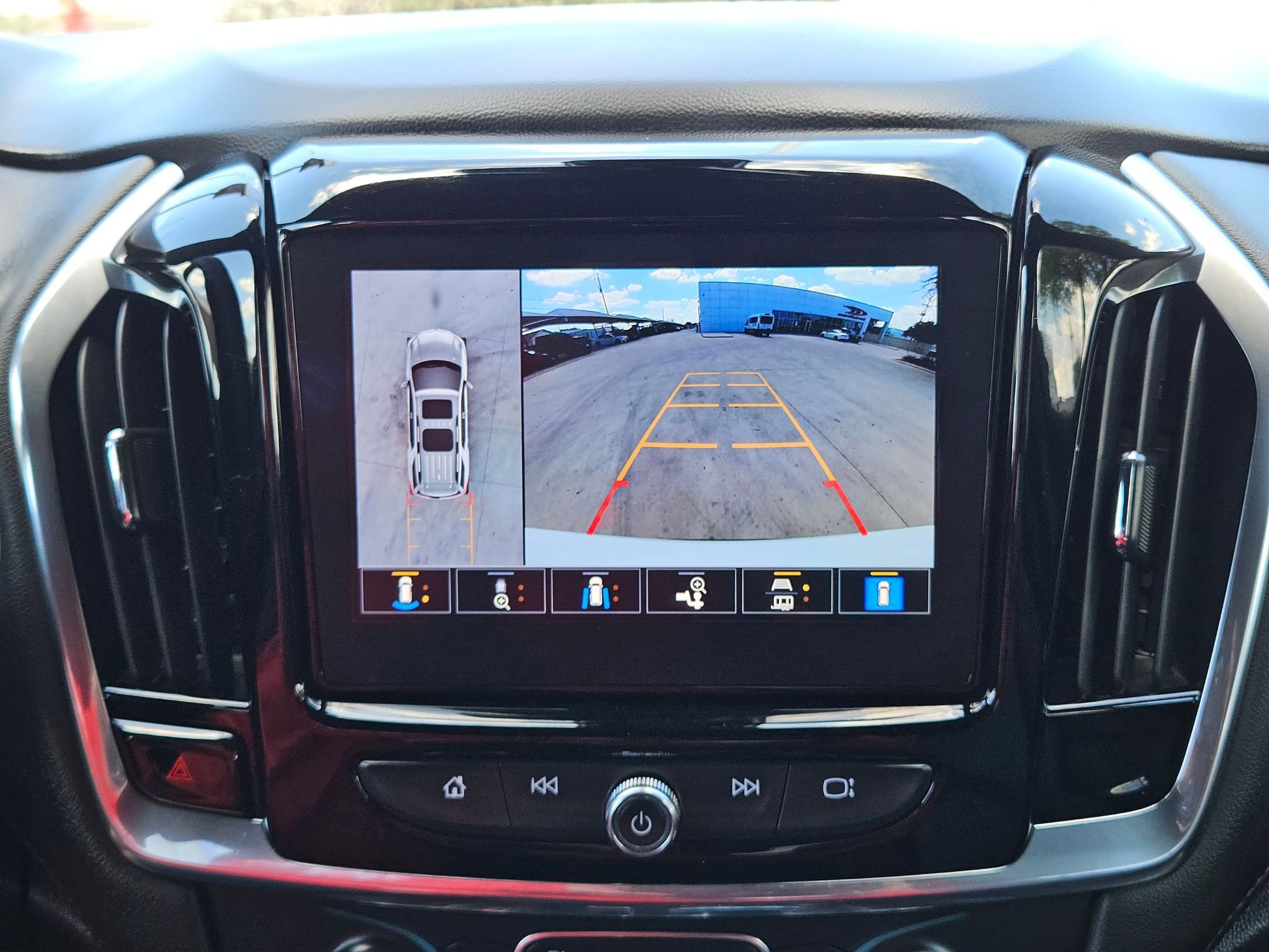 Certified 2023 Chevrolet Traverse RS w/ LPO, 'HIT The Road' Package FWD image 18