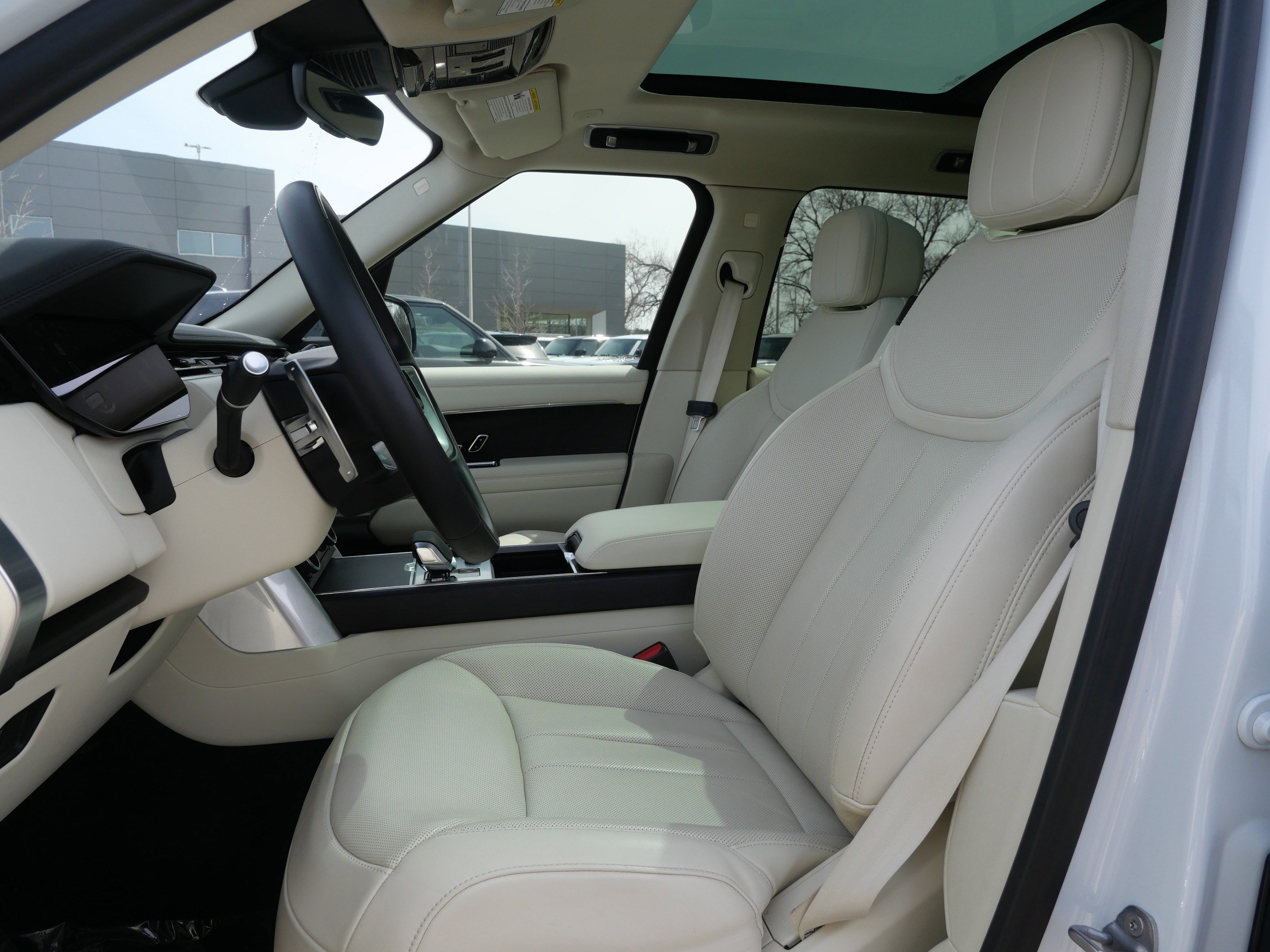 Certified 2023 Land Rover Range Rover SE AWD/4WD image 12