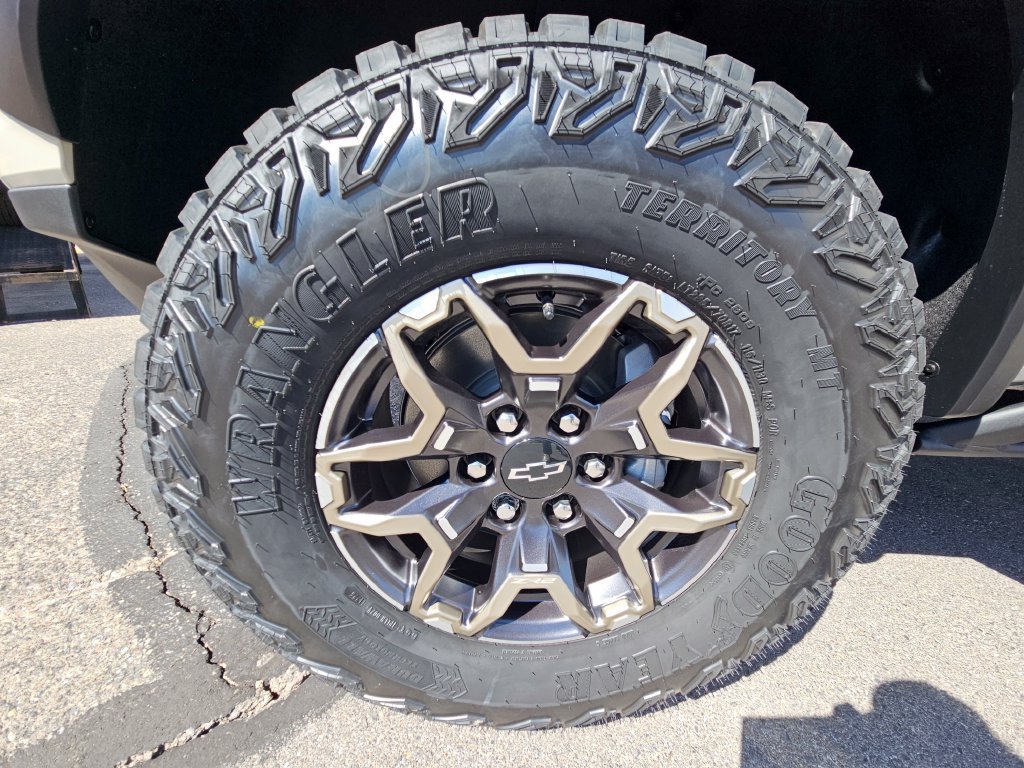 New 2026 Chevrolet Colorado ZR2 w/ Technology Package AWD/4WD image 24