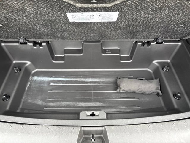 Used 2023 Chevrolet Traverse LT w/ LPO, Cargo Package AWD/4WD image 35