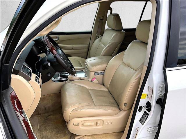 Used 2011 Lexus LX 570 4WD w/ Luxury Pkg w/Pre-crash image 24