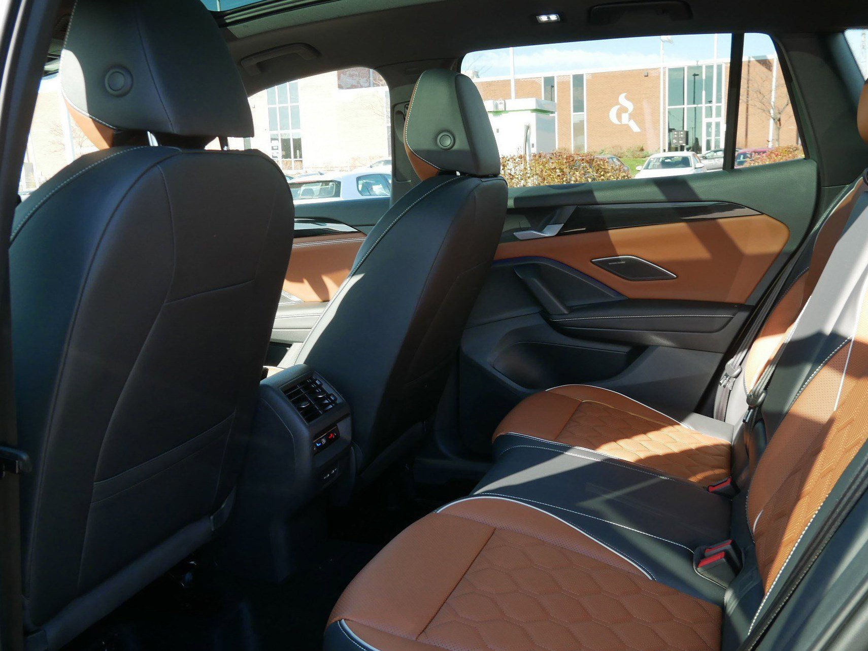 New 2026 Volkswagen Tiguan SEL R-Line image 6