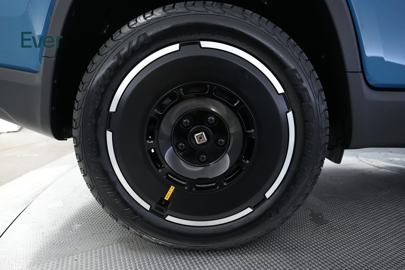 Used 2025 Rivian R1T Adventure Dual AWD/4WD image 21