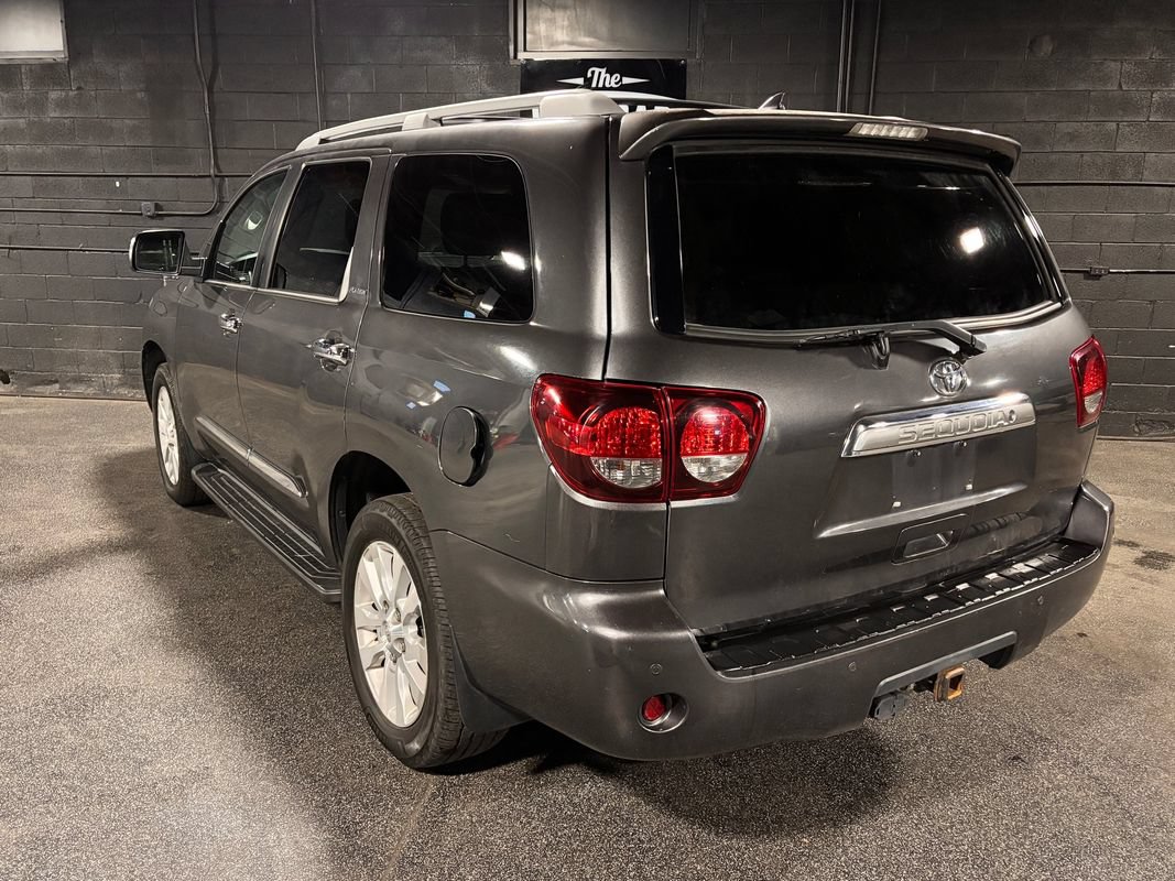 Used 2018 Toyota Sequoia Platinum AWD/4WD image 3