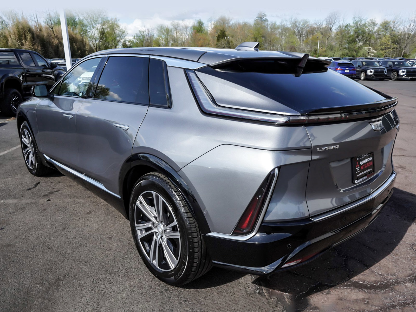 Used 2023 Cadillac Lyriq AWD image 4