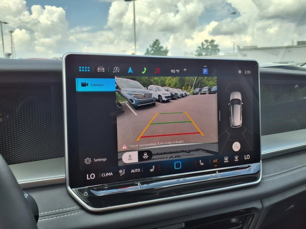 New 2025 Volkswagen Tiguan SE image 18