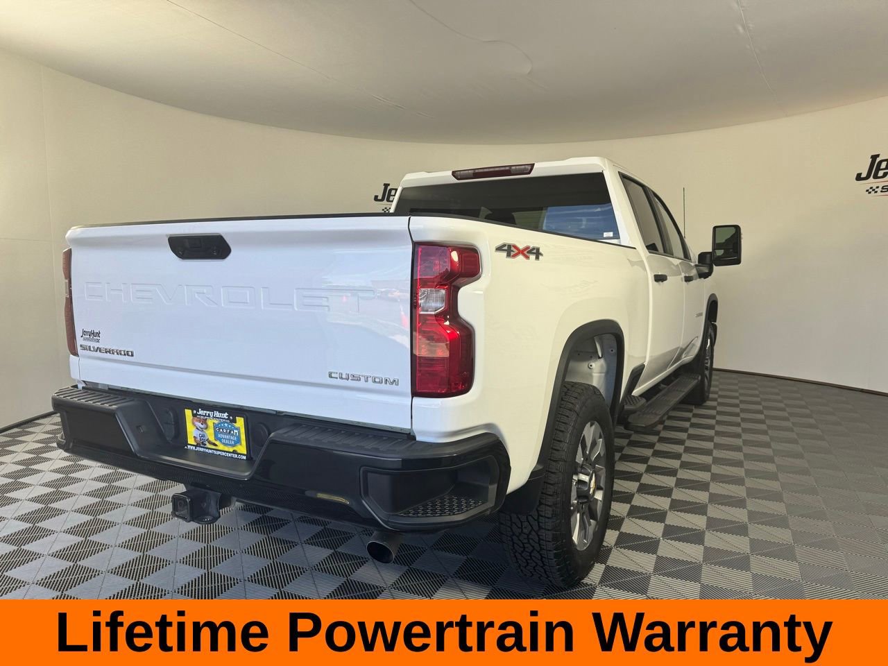 Used 2024 Chevrolet Silverado 2500 Custom w/ Custom Convenience Package image 8