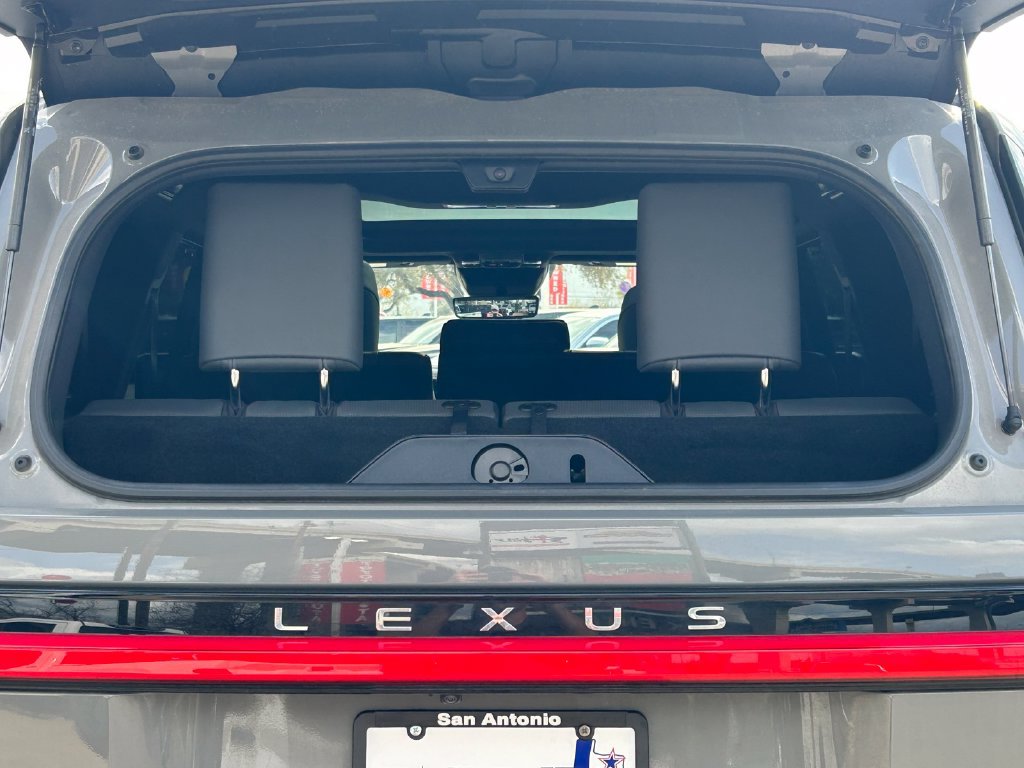 Used 2024 Lexus GX 550 w/ Accessory Package (2T) AWD/4WD image 18