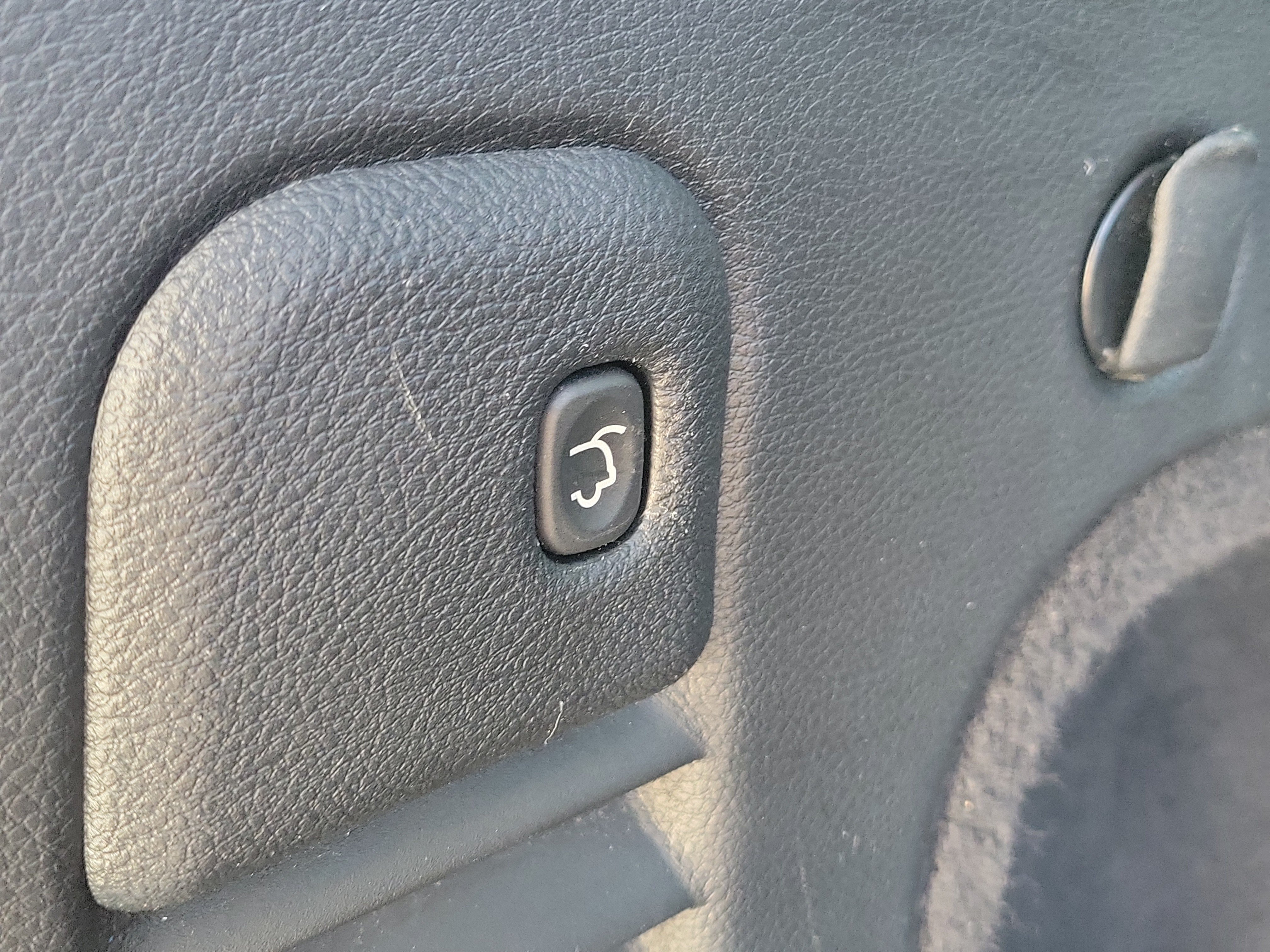 Used 2019 Jeep Grand Cherokee Overland AWD/4WD image 8