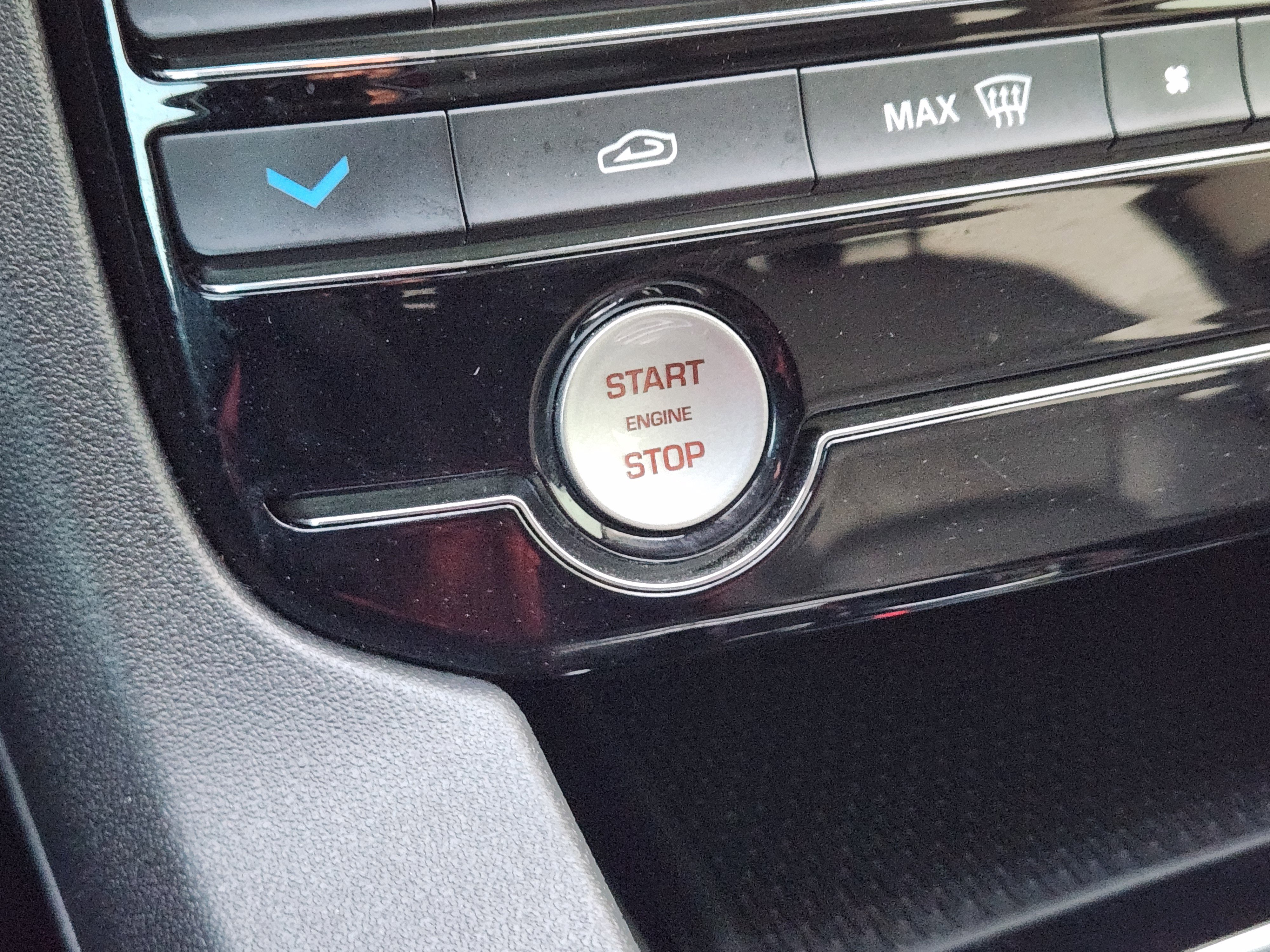 Used 2018 Jaguar F-PACE Prestige image 19